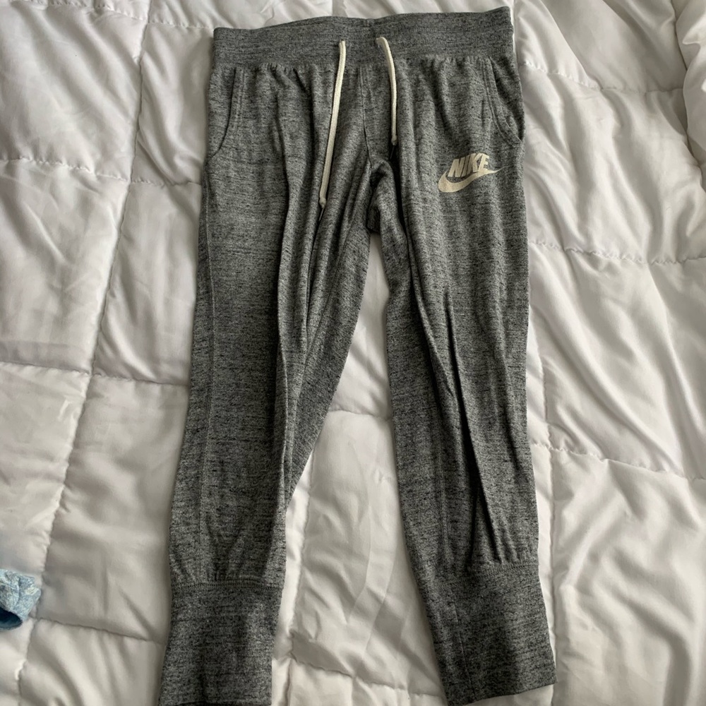 nike cropped joggers